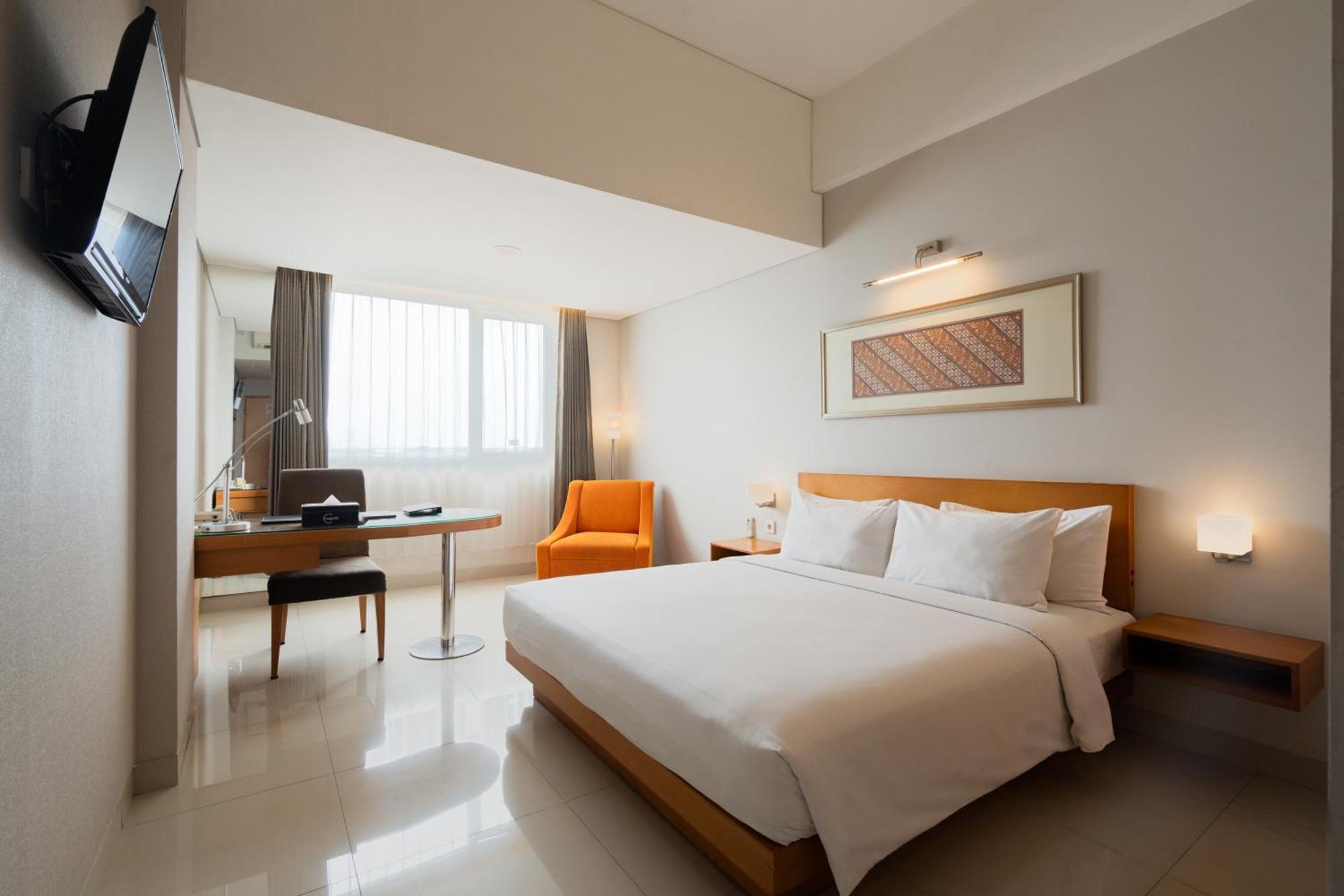 The Capital Hotel Сурабая Екстериор снимка
